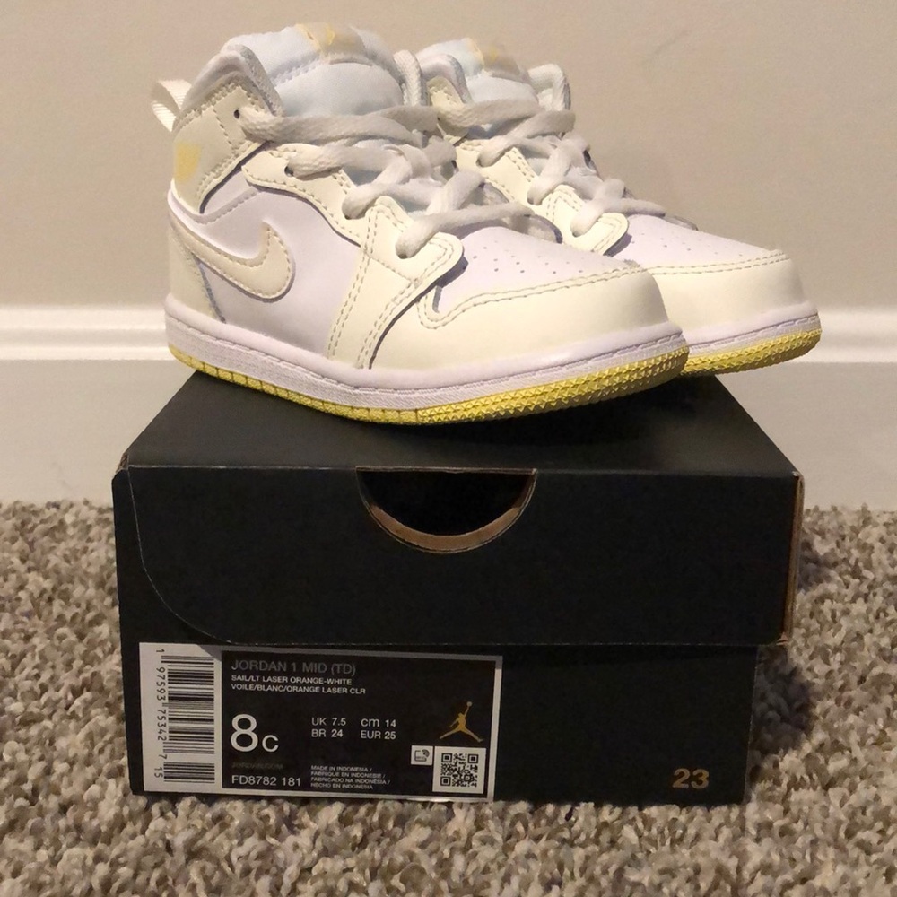 Air Jordan 1 Mid TD “Sail Light Laser Orange”